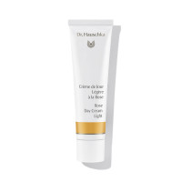 Crème de Jour Légère à la Rose Dr. Hauschka : Soin harmonisant à la rose, soigne le visage en douceur Crème de Jour Légère à la Rose Dr. Hauschka