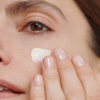 Voorvertoning: Dr. Hauschka Regeneratie Dagcrème - Vitaliseert, versterkt en verfijnt dunne lijntjes en rimpeltjes Voorvertoning: Dr. Hauschka Regeneratie Dagcrème - Vitaliseert, versterkt en verfijnt dunne lijntjes en rimpeltjes