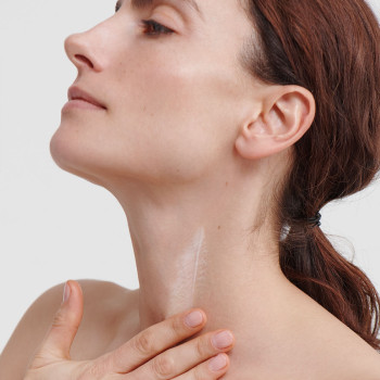 Dr. Hauschka Regeneratie Crème Hals en Decolleté - Versterkt en verstevigt de huid